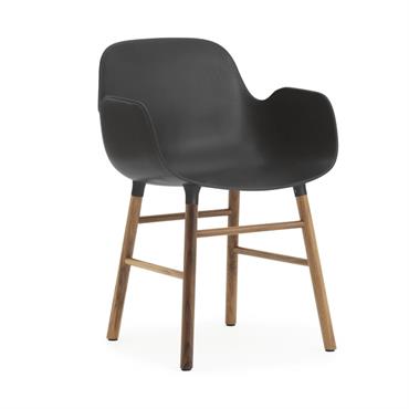 Chaise avec accoudoirs en noyer naturel et pp noir Form - Normann Copenhagen