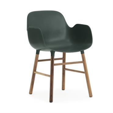Chaise avec accoudoirs en noyer naturel et pp vert Form - Normann Copenhagen