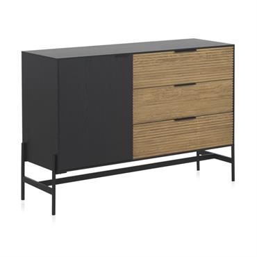 Ce buffet en placage de frêne noir avec portes naturelles et pieds en métal noir est un meuble élégant et moderne. Il comporte trois tiroirs frontaux en bois de rose. ...