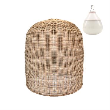 SUSPENSION EN ROTIN : La suspension GIACOMO NOMAD, issue de l'artisanat, est fabriquée en rotin naturel. Le rotin est une fibre issue d'un type de palmier. C'est un matériau à ...