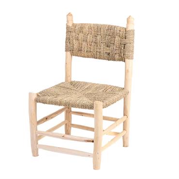 Cette chaise est fabriquée grâce à un savoir-faire artisanal, avec des matières naturelles sélectionnées pour leurs qualités, leurs couleurs et leurs solidités. Elle est conçue avec de la corde et ...