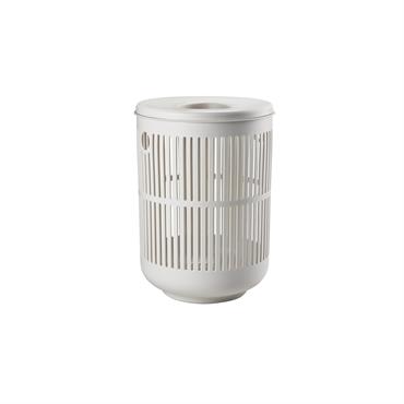Organique et pratique – voici comment décrire de manière simple le panier à linge de la série Ume de Zone. Avec ce panier, gérer votre linge sale est simple. Vous ...