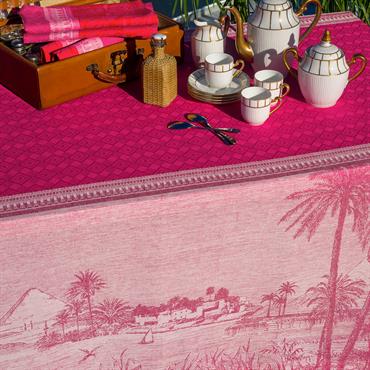 Comme à son habitude, Le Jacquard Français vous fait voyager. Avec « croisière sur le Nil », nous partons en Egypte, sur les traces des peintres orientalistes. Oasis et désert ...