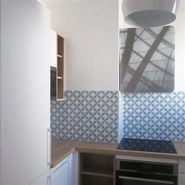 Rénovation d'une cuisine dans un style scandinave.  Domozoom