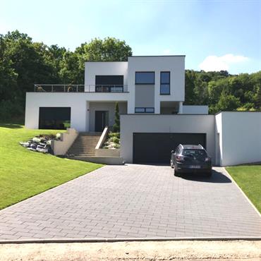 Création d'une villa ultra-contemporaine avec aménagement paysager extérieur  Domozoom