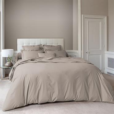 Découvrez la gamme d'unis Vexin Anne de Solène, une gamme de linge de lit unie et intemporelle en percale 100% coton peigné longues fibres. Grâce à un tissage fin et ...