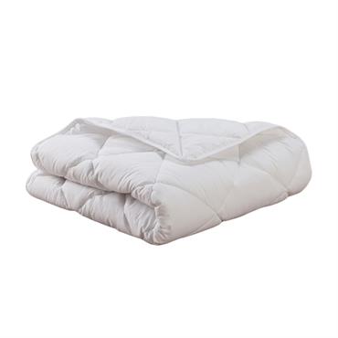 Cette couette chaude est parfaite pour les personnes sensibles au froid et pour les chambres peu chauffées (moins de 18°C) et surtout pendant les saisons froides.Elle procure une sensation de ...