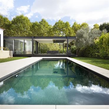 La typologie compacte et opaque des maisons de la maison originelle ne profitait pas de la qualité paysagère qu’offre la ... Domozoom