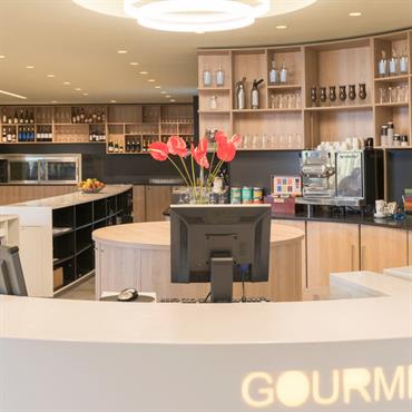 Rénovation et aménagement des espaces communs de l'hôtel Novotel à Aulnay Sous Bois : restaurant, bar, espaces communs  Domozoom