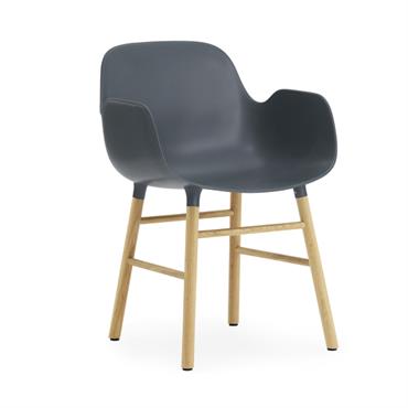 Chaise avec accoudoirs en chêne naturel et pp bleu Form - Normann Copenhagen