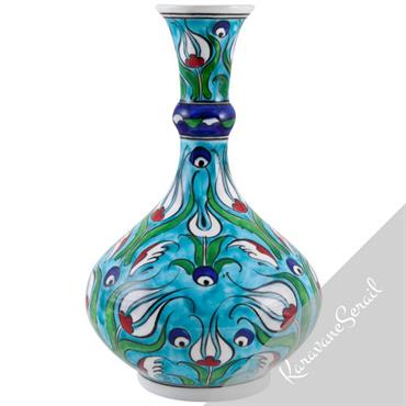 Vases et soliflores en céramique traditionnelle ottomane d'Iznik. Décors fleuris ou géométriques. Travail d'artisanat d'art.  Domozoom