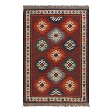 L'artisanat traditionnel se marie avec le style de vie contemporain : le tapis ''Blancard'' de Green Looop, fabriqué à la main avec le plus grand soin, se distingue comme une ...