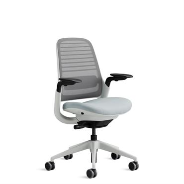 Le Steelcase Series 1 offre un confort ergonomique exceptionnel et une qualité haut de gamme, idéal pour les environnements de travail modernes. 