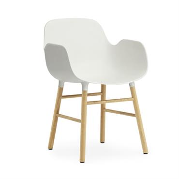 Chaise avec accoudoirs en chêne naturel et pp blanc Form - Normann Copenhagen