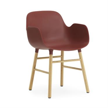 Chaise avec accoudoirs en chêne naturel et pp rouge Form - Normann Copenhagen