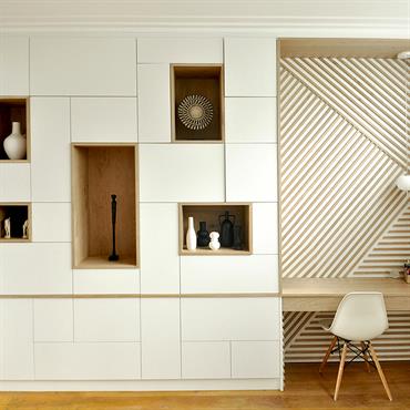 Bureau et bibliothèque sur mesure, lames ajourées, niches en chêne 