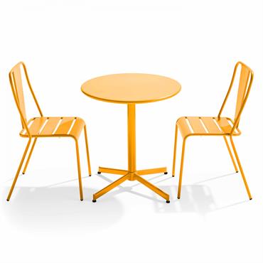 Avec son look bistrot et son design aussi robuste que pratique, la table de jardin avec plateau inclinable et ses chaises empilables est idéale pour les pauses café sur la ...