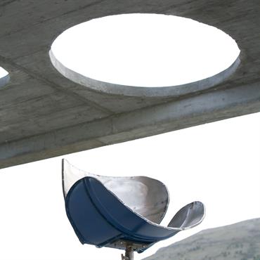 Réalisées à partir de capots de voiture, de barres de construction ou de bidons d'acier récupérés, nos chaises s'inspirent du ... Domozoom