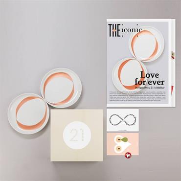 La Designerbox #21 : 'Love for ever' imaginée par le duo Ich&Kar pour Designerbox. Disponible ici : http://bit.ly/1LdHMkt  Domozoom