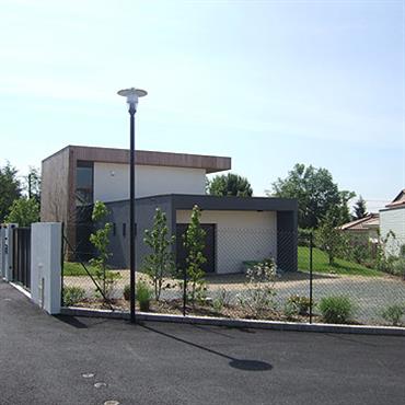 	

# MAISONS CONTEMPORAINES > Maison Co.
Le projet propose la construction d'une maison ayant une écriture architecturale totalement contemporaine, avec 2 ... Domozoom