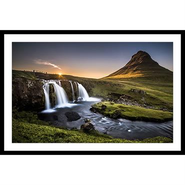 Affiche 60x40cm encadrée avec un passe partout 100% Made in France imprimée sur un papier mat et épais (225 g/m² ). Le cadre est en bois avec une épaisseur de 2,5cm, ...