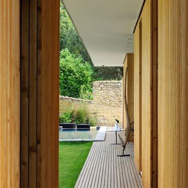 Une terrasse en bois, qu'elle soit design ou campagnarde, apporte toujours un supplément de chaleur dans un jardin. Une terrasse ... Domozoom