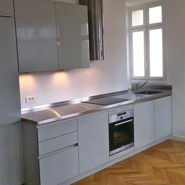 Meubles blanc et plans en inox  Domozoom