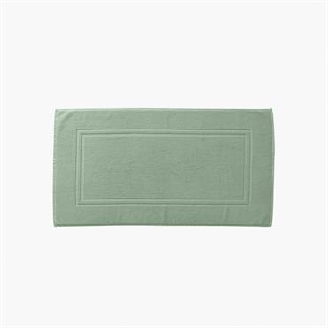Le tapis de bain Lola IIDoté d'une très belle qualité de bouclette, il mêle douceur et épaisseur.Choisissez le tapis de bain Lola et sa douce teinte sauge. Fabriqué à partir ...