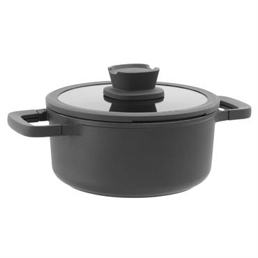 Fabriquée en fonte d'aluminium et dotée d'un revêtement antiadhérent de haute qualité pour un confort d'utilisation optimal, ce faitout avec couvercle est un must dans toute cuisine. Le matériau de ...