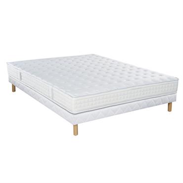 Matelas Charme Essenzia, sommier Tradition à lattes massives, pieds. Matelas mousse polyuréthane de 18cm d'épaisseur, coutil traité anallergique, avec sommier tapissier à lattes massives .Il conviendra parfaitement pour un dormeur ...