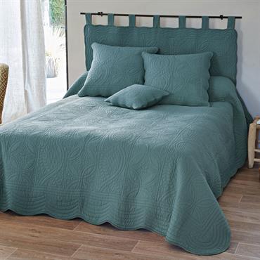 Embellissez votre lit avec ce boutis 230x250 bleu canard en coton 370 g/m². Ce boutis affiche un très beau piquage de confection traditionnelle2 épaisseurs de tissu piquées et garnies de ...