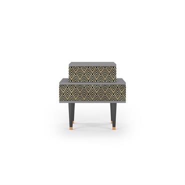 Une table de chevet avec une forme inhabituelle mais pratique. Qui a dit que c'était impossible ? Dimensions : 58 x 58x 41 cm Matériau du corps : aggloméré mélaminé ...