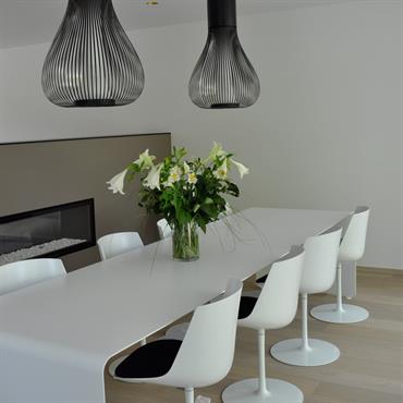 Quelles table et chaises choisir pour donner un air moderne et accueillant à sa salle à manger ? Le style ... Domozoom