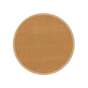 GRETA est composé à 100% de sisal, une fibre naturelle robuste qui rend le tapis particulièrement durable. Son design sobre lui confère une élégance intemporelle. Sous-tapis : ce tapis a ...