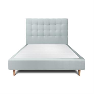 Le lit avec tete de lit capitonnée et sommier tapissier est moderne avec son large choix de tissus et de coloris. Il est robuste et durable grâce à sa structure ...