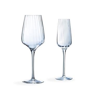 Ensemble composé de 12 verres : - 6 verres à vin 45 cl - 6 Flutes à champagne 21 cl Produits conçus et fabriqués en France 