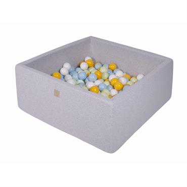 Offrez à votre enfant un espace de jeu sûr et amusant avec la piscine à balles pour bébé MeowBaby. Conçue pour le plaisir des plus petits, cette piscine à balles ...