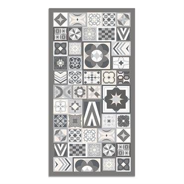 Transformez vos espaces avec le tapis vinyle ''Style Hydraulic Original'', disponible en des tons vibrants de bleu, gris, orange, multicolore et vert. Ce design unique évoque l'élégance des carreaux hydrauliques ...