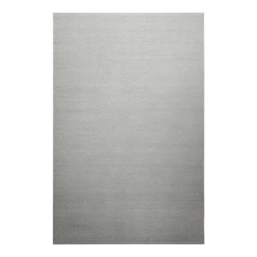 Le tapis en laine PERPIGNAN de Green Looop, tissé à la main, séduit par sa finition de qualité et son allure élégante. Produits destinés aux professionnels et aux particuliers. Agréable ...
