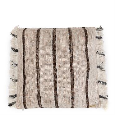 Cette housse de coussin en coton ajoutera un bel élément de texture à votre mobilier. Une pièce indispensable pour donner une vibe bohème à votre salon, votre chambre à coucher ...