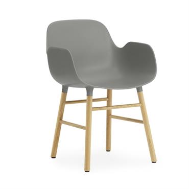 Chaise avec accoudoirs en chêne naturel et pp gris Form - Normann Copenhagen