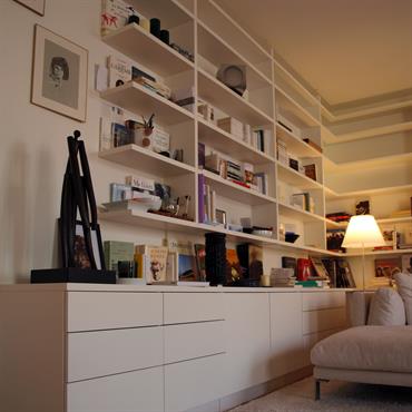 Bibliothèque avec partie basse fermée