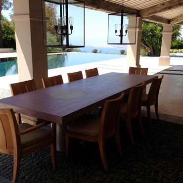 Pour cette table sur-mesure outdoor en béton dans le sud de la France, nous avons proposé à l’architecte d’intérieur un ... Domozoom