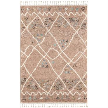 Apportez une touche ethnique à votre intérieur avec les tapis de la collection DELYA.  Avec son  poil long, ses franges  et ses motifs géométriques d'inspiration berbères, créez ...