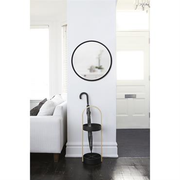 Produit à usages professionnels et particuliers. Miroir rond pour une décoration murale fonctionnelle. Avec sa structure robuste et résistante et le caoutchouc de protection antichocs, ce miroir rond offre une ...