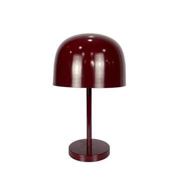 La lampe à poser ou lampe de bureau Mona est une lampe de petit gabarit en métal émaillé de couleur bordeaux. Sa lumière tamisée crééra une ambiance cocooning et intimiste ...