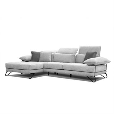 Canapé d'angle gauche 4 places en tissu gris clair avec coussins déco