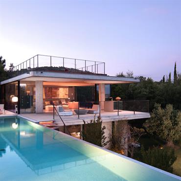 Villa contemporaine avec piscine 