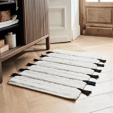 Cliquez pour agrandir et passer en diaporama Tapis de bain à pompons en coton 50x80cm - blanc ventouxGOURDON