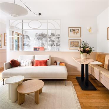 Studio dont la pièce principale a été partagée en 2 pour offrir un séjour et un espace nuit séparé Studio dont la pièce principale a été partagée en 2 pour offrir un séjour et un espace nuit séparé.